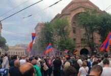 «Не за власть, а за сохранение армянства»: лидер армянских протестов Баграт Галстанян вновь вывел сотни сторонников в центр Еревана