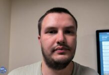 Владислав Малахов, отправленный под арест за акцию с плакатом «Место Путина в тюрьме» у Соловецкого камня, рассказал подробности избиения ОМОНом