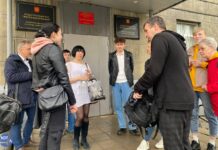 На девушку, задержанную 4 июня у памятника жертвам политрепрессий в Новосибирске, составили протокол о неповиновении полиции