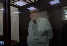 Антивоенному блогеру Сергею Веселову утвердили приговор. Его адвокат рассказал, что политзаключенного постоянно держат в карцере и ШИЗО