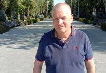 В Волгограде силовики пришли с обыском к активисту Владимиру Тельпуку. Ранее местные телеведущие обнародовали его имя в списке пришедших почтить память Навального