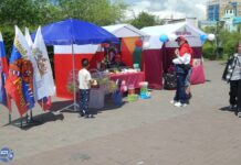 Праздничный концерт, рисование флага и вербовка новых контрактников: в Чите отпраздновали День России