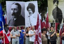 В Тбилиси возле здания парламента прошла акция «Бойкот российскому режиму»