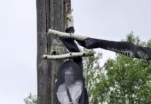 В Свердловской области неизвестные установили могильный крест рядом с домом активистки, выступающей против строительства мусорного полигона