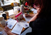 В калининградском пространстве «Феминитив» прошел вечер писем политзаключенным