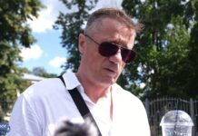 «Это высосанный из пальца полный бред. Об этом я судье и сказал», — актер Алексей Макаров поделился с SOTAvision впечатлениями о «театральном деле».