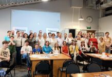 «Кетеван просила всем передать, кто ей писал письма, большую благодарность. Письма реально помогают»: в московском офисе «Яблоко» прошел традиционный вечер писем политзаключенным