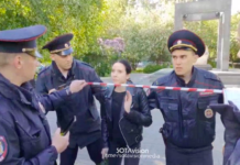 Задержания, конфликты, прессинг на мемориалах в день рождения Алексея Навального