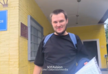 На свободу вышел активист Владислав Малахов, отсидевший 13 суток за акцию с плакатом «Место Путина в тюрьме» у Соловецкого камня