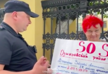 В Москве у здания Генпрокуратуры задержали пикетчицу с плакатом в поддержку кинолога Анастасии Зибровой, которую преследуют за военные «фейки»