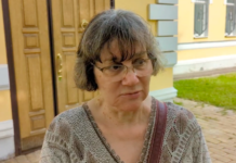 «Мне повезло, что меня решили допросить как свидетеля». Мама Жени Беркович рассказала о сегодняшнем заседании