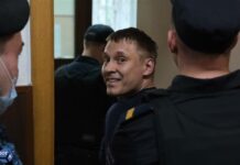 Суд в Москве сегодня продлил содержание в СИЗО журналистам Сергею Карелину и Константину Габову по делу о связи с ФБК, по которому проходят и наши коллеги — Антонина Фаворская и Артем Кригер