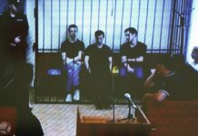 От 17 до 17,5 лет лишения свободы назначили каждому из братьев Ащеуловых, обвиняемых в попытке вступить в «Легион “Свобода России”», передает наш корреспондент из зала суда