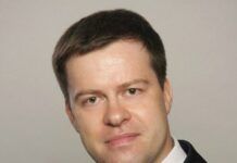 Суд в Москве арестовал кандидата в Мосгордуму за «демонстрацию запрещенной символики». Поводом стал пост пятилетней давности