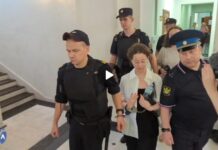 После прений режиссерка Женя Беркович пальцами показала цифру «шесть» — такой срок мог запросить сегодня прокурор