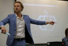 «Я ехал в метро, смотрел матч, увидел свое имя в списке и был обескуражен» — Сергей Трошин о признании его иноагентом