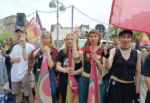 Русские беженцы выступили на демонстрации в Ганновере против репрессий в России