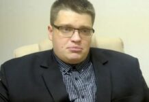 Политтехнолога Виталия Шушкевича оставят на ночь в отделе полиции