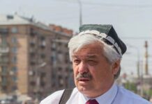 Прокурор обвинил Усмана Баратова, отправленного в СИЗО из-за картинки с курицей, в затягивании процесса по делу