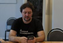 «Вечера писем — это символ надежды!» В московском «Яблоке» прошел вечер открыток политзаключенным