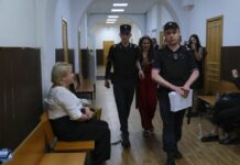 Журналистку SOTAvision Антонину Фаворскую доставили в Басманный суд Москвы на очередное заседание по продлению меры пресечения