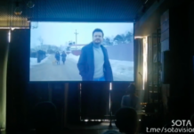 «Сидим мы, Илья, отмечаем твой день рождения»: российские активисты поздравили Илью Яшина из Черногории