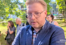 «В моей России должна быть свобода творчества, в ней должно быть право выражать свое мнение» — председатель партии «Яблоко» о «театральном деле»