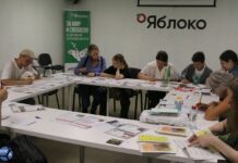 «Тяжелее всего человеку, который лишен свободы — думать, что о нем все забыли». В петербургском отделении «Яблока» состоялся ежемесячный вечер писем политзаключенным