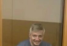 Мосгорсуд оставил под стражей Александра Кибовского, экс-главу департамента культуры Москвы, передает наш корреспондент из зала суда