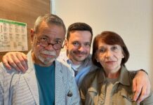 «Родители прилетели!»: Илья Яшин встретился с семьей