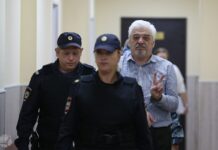 Осужденный Усман Баратов из-за решетки рассказал о некорректно составленной лингвистической экспертизе по его делу, а также о незаконности всего процесса в российском суде