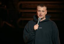 СК Беларуси завел дело против стендап-комика Славы Комиссаренко. Его обвиняют в оскорблении Лукашенко
