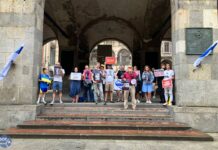 В Милане российские эмигранты почтили память Алексея Навального