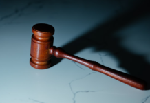 «Заставить вернуться и заткнуться». Российские правозащитники об аннулировании их внутренних паспортов