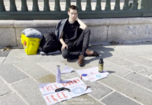 Российский студент уже сутки держит голодовку в центре Парижа в поддержку Павла Дурова