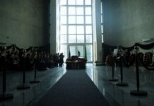 На Троекуровском кладбище в Москве прошло прощание с Сергеем Иваненко, председателем московского отделения партии «Яблоко»