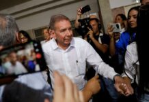 Оппозиционный экс-кандидат в президенты Венесуэлы покинул страну