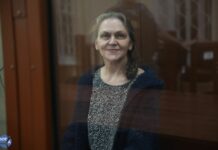 Суд уже в 4-й раз отложил рассмотрение жалобы на возбуждение уголовного дела против журналистки Надежды Кеворковой. Она уже 5-й месяц находится в СИЗО по обвинению в «оправдании терроризма»