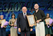 «Лучший молодой педагог Хабаровского края» Даниил Малявин лишился работы из-за танцев на каблуках