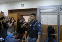 «Wildberries не пользуйтесь, Озоном — пользуйтесь». Участников перестрелки у офиса Wildberries отправляют в спецприемники по административным статьям и в СИЗО по уголовным