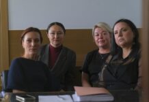 Адвокаты журналистов, обвиняемых по новому «делу ФБК», попросили выпустить подзащитных из «аквариума» и обеспечить открытость процесса