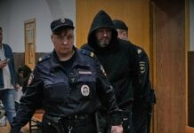 Суд в Москве продлил содержание под стражей следователю, обвиняемому в хищении вещдоков