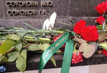 Партия «Яблоко» почтила память погибших в теракте на Дубровке