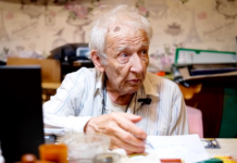 Прокуратура отменила постановление о возбуждении уголовного дела против мужчин, избивших 87-летнего Дмитрия Гринчего за якобы слова о ЧВК «Вагнер»