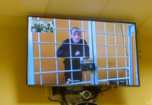 «Роман себя чувствует хорошо. Он точно не унывает». Жалоба Романа Иванова, выступление его супруги и общение журналиста с адвокатом — в видеорепортаже SOTAvision из Мособлсуда