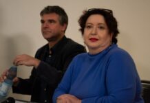 «У нас нет объединяющих символов». На берлинских дебатах прокомментировали скандал вокруг флагов и обсудили, как публичные выступления могут помочь политзекам