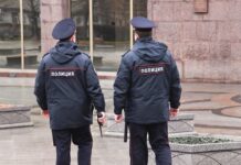 В Москве полицейские изнасиловали несовершеннолетнюю, которую заподозрили в установке закладки
