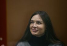 В военном суде допросили белгородскую чиновницу Викторию Шинкарук, обвиняемую в терроризме из-за помощи мужу