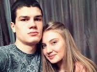 Суд постановил взыскать с МВД 700 тыс рублей в пользу родителей зверски убитой Веры Пехтелевой. Убийца девушки уже больше года на свободе после «СВО»