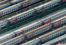 Начальника поезда Санк-Петербург — Белгород понизили до проводника за то, что он попросил военного оплатить багаж с «подарками от Беглова»